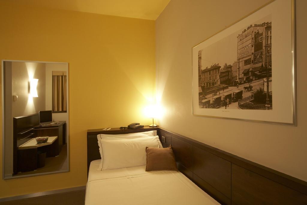 Hotel Montini Linate Airport Peschiera Borromeo Værelse billede